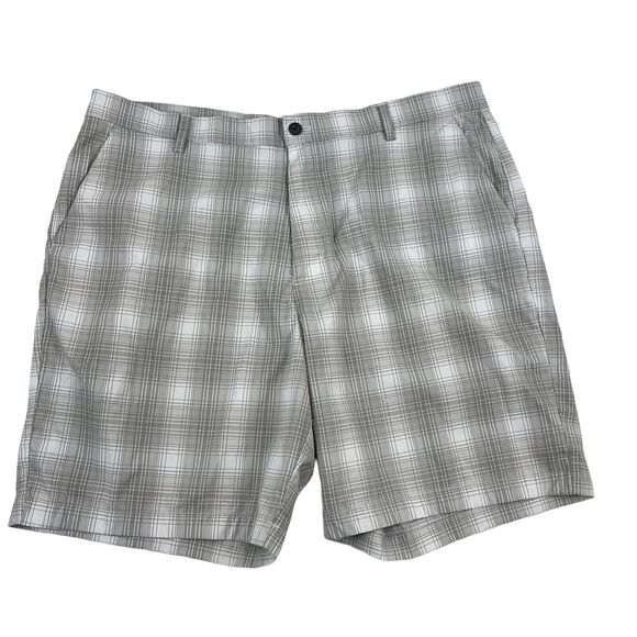 Chaps Golf 78 White Gray Plaid Performance Shorts Sz 42 Flat Front Stretch - Picture 1 of 4